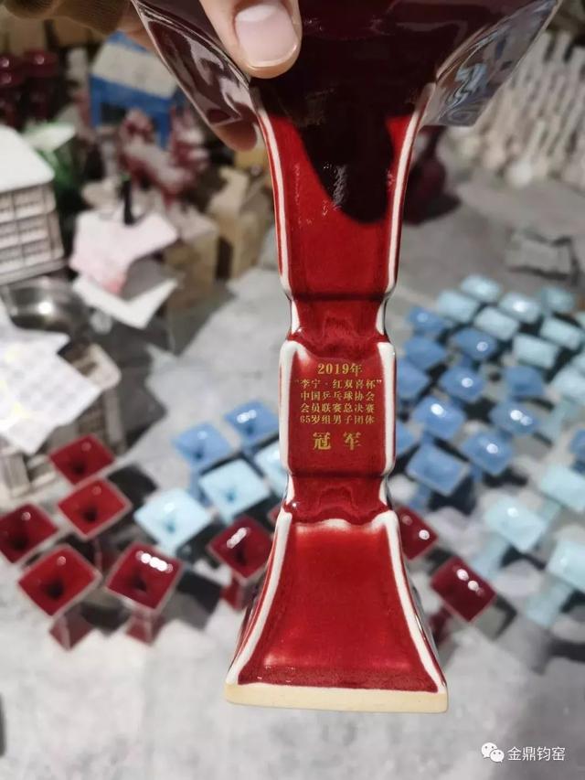 金鼎钧窑作品《花觚》抢镜2019年国际乒联世界巡回赛总决赛 金鼎钧窑作品《花觚》抢镜2019年国际乒联世界巡回赛总决赛