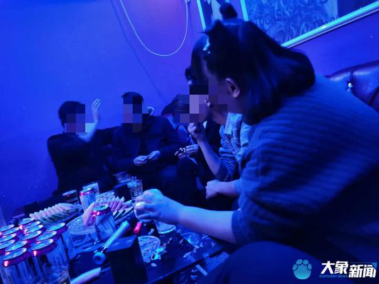 禹州14岁少女被骗KTV里做"公主" 领班:敢跑就打死你 禹州14岁少女被骗KTV里做"公主" 领班:敢跑就打死你