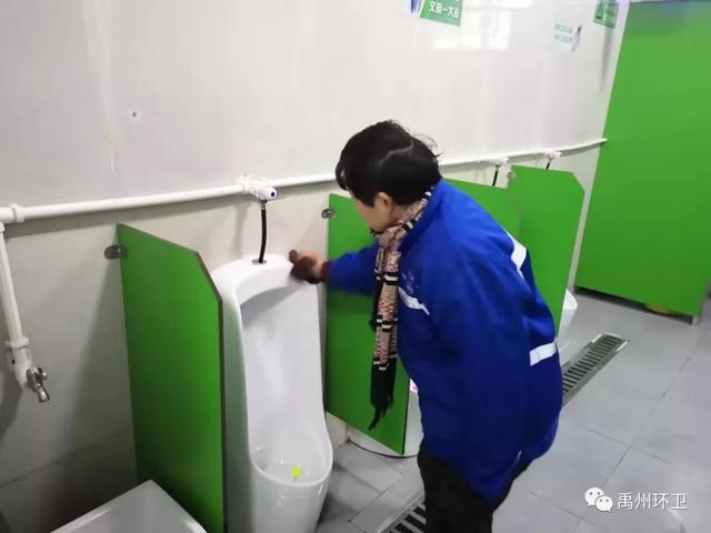 禹州环卫持续开展“全城清洁”行动 全力保障城区环境卫生“洁净美” 禹州环卫持续开展“全城清洁”行动 全力保障城区环境卫生“洁净美”