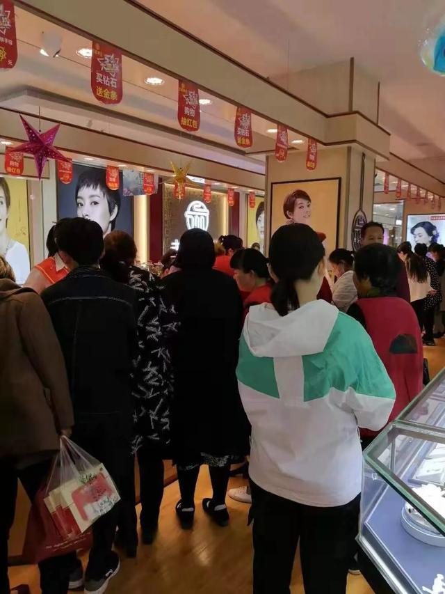 禹州亚细亚商场老庙黄金、老一峰老庙黄金免费送银梳子! 禹州亚细亚商场老庙黄金、老一峰老庙黄金免费送银梳子!
