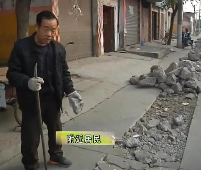 禹州东大街道路开挖两个月引多方头疼!原因是... 禹州东大街道路开挖两个月引多方头疼!原因是...
