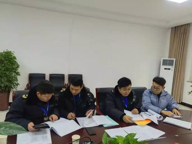 禹州卫生监督与您一起共同关注职业健康! 禹州卫生监督与您一起共同关注职业健康!