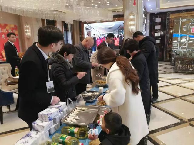 12月22日中梁禹州府迎来了“包饺子”大赛 12月22日中梁禹州府迎来了“包饺子”大赛