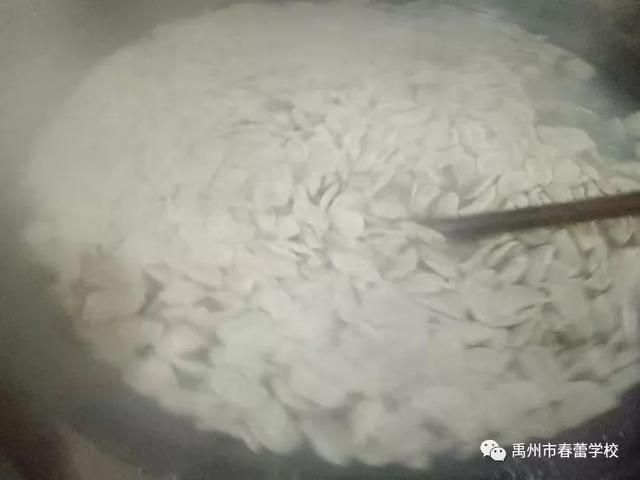 12月22日禹州春蕾学校千人饺子宴 营造生活大课堂 12月22日禹州春蕾学校千人饺子宴 营造生活大课堂