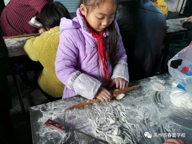 12月22日禹州春蕾学校千人饺子宴 营造生活大课堂 12月22日禹州春蕾学校千人饺子宴 营造生活大课堂