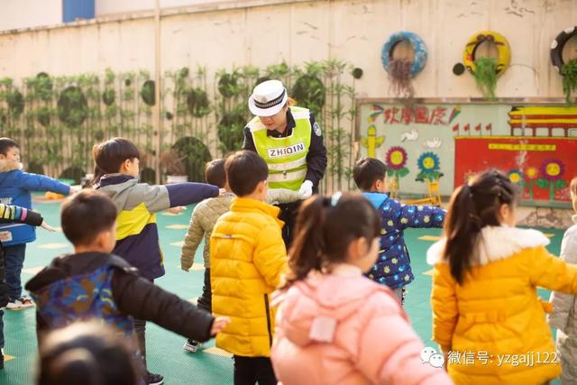 禹州交警深入幼儿园开展安全宣传活动 禹州交警深入幼儿园开展安全宣传活动