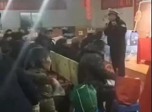 禹州交警到老年活动中心进行宣传教育 禹州交警到老年活动中心进行宣传教育