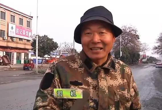 禹州梁北镇牌坊南侧长期困扰群众的这件事被电视台曝光了! 禹州梁北镇牌坊南侧长期困扰群众的这件事被电视台曝光了!