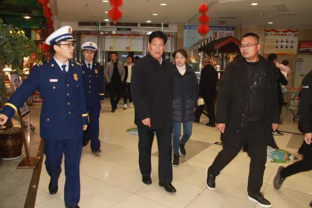 禹州市副市长孟占义带队夜查消防安全工作 禹州市副市长孟占义带队夜查消防安全工作