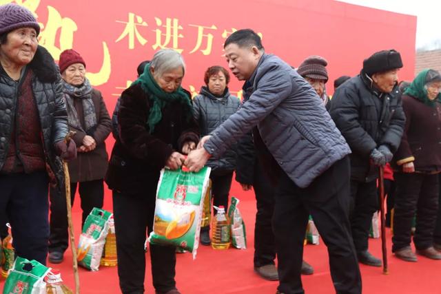 情暖百姓 福进万家“艺术进万家”活动走进褚河镇肖庄社区 情暖百姓 福进万家“艺术进万家”活动走进褚河镇肖庄社区