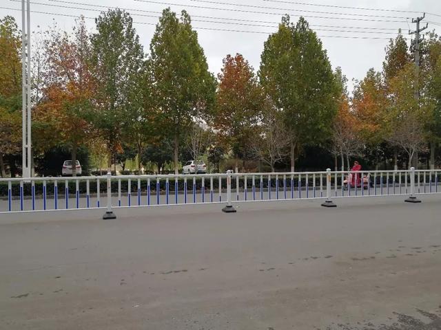 禹州颍川路安装护栏影响出行?!官方回复来了! 禹州颍川路安装护栏影响出行?!官方回复来了!
