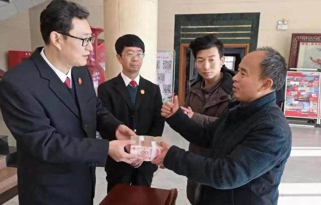 给力!短短5天!禹州法院为农民工讨回10万元工资款… 给力!短短5天!禹州法院为农民工讨回10万元工资款…
