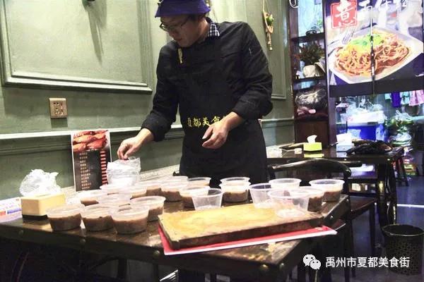 禹州夏都美食街携手饿了么举办“ 腊八派粥,送温情”活动 禹州夏都美食街携手饿了么举办“ 腊八派粥,送温情”活动