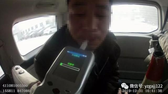 禹州一男子酒后开车准备接孩子回家,孩子没接到,却碰到了交警.... 禹州一男子酒后开车准备接孩子回家,孩子没接到,却碰到了交警....