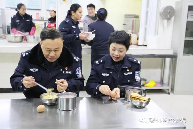禹州市森林公安局腊八节暖粥活动 禹州市森林公安局腊八节暖粥活动