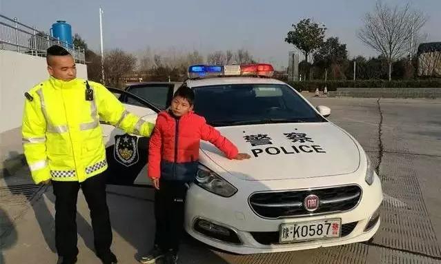 一走失男童误上禹州服务区附近高速 急寻父母 一走失男童误上禹州服务区附近高速 急寻父母