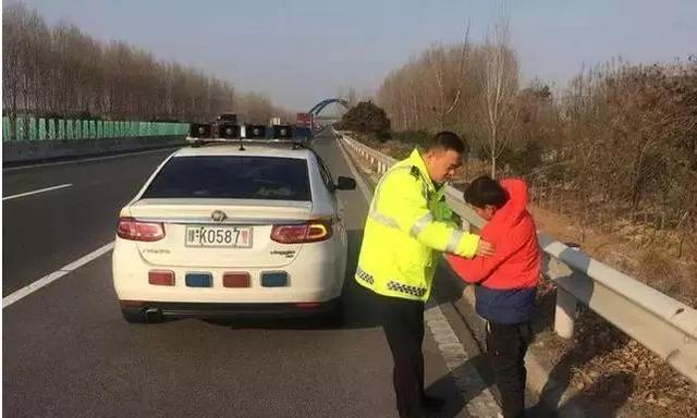 一走失男童误上禹州服务区附近高速 急寻父母 一走失男童误上禹州服务区附近高速 急寻父母