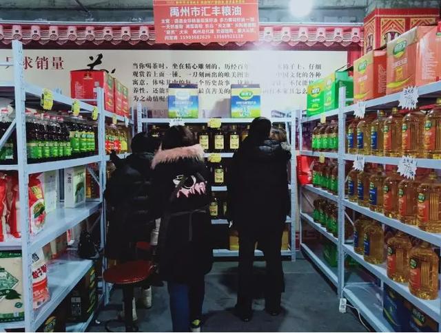 禹州新体育场西门全是人人人人人... 禹州新体育场西门全是人人人人人...