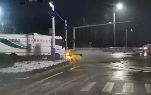 初雪降临禹州市区的夜里,他们做了这些事... 初雪降临禹州市区的夜里,他们做了这些事...