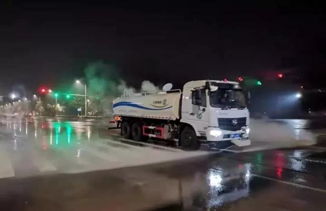 初雪降临禹州市区的夜里,他们做了这些事... 初雪降临禹州市区的夜里,他们做了这些事...