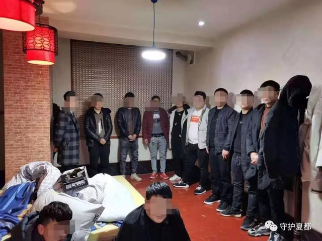 1月8日凌晨三点禹州警方当场查获15人收缴赌资近4万元 1月8日凌晨三点禹州警方当场查获15人收缴赌资近4万元
