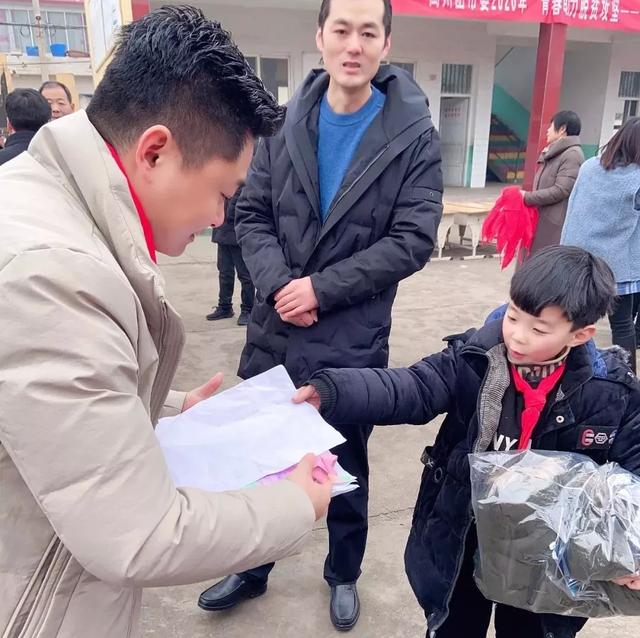 希望工程30年:有爱心的冬天,禹州这里的孩子不再冷 希望工程30年:有爱心的冬天,禹州这里的孩子不再冷