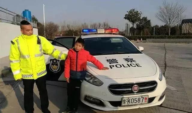 惊险!9岁男孩为何行走在禹州这段高速公路上? 惊险!9岁男孩为何行走在禹州这段高速公路上?