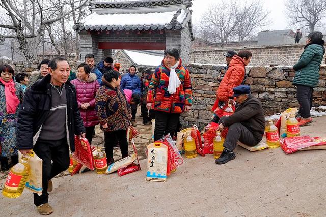 牡丹坪的“全村福”——禹州市摄影家协会文化下乡活动剪影 牡丹坪的“全村福”——禹州市摄影家协会文化下乡活动剪影