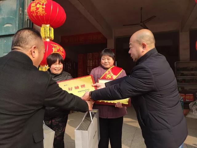 禹州郭连镇张涧村开展“四好家庭”评选表彰活动 有你认识的没? 禹州郭连镇张涧村开展“四好家庭”评选表彰活动 有你认识的没?