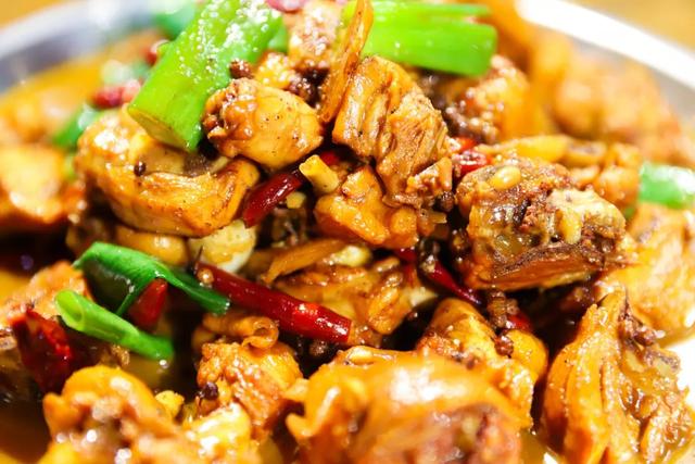 100份大盘鸡免费送!御湖湾南门这家新开的“鸡”店,彻底让我沦陷! 100份大盘鸡免费送!御湖湾南门这家新开的“鸡”店,彻底让我沦陷!