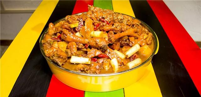 100份大盘鸡免费送!御湖湾南门这家新开的“鸡”店,彻底让我沦陷! 100份大盘鸡免费送!御湖湾南门这家新开的“鸡”店,彻底让我沦陷!