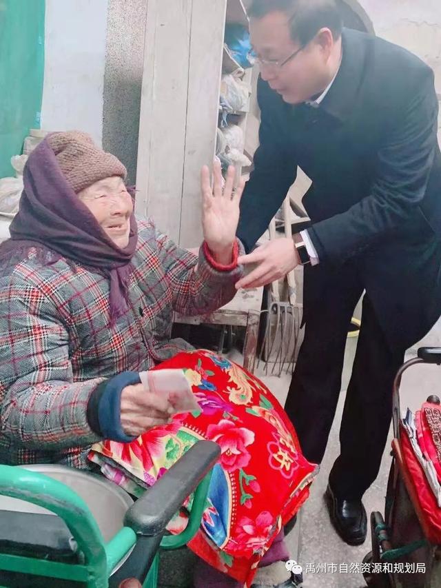 禹州市自然资源和规划局局领导节前看望慰问驻村队员和贫困户 禹州市自然资源和规划局局领导节前看望慰问驻村队员和贫困户