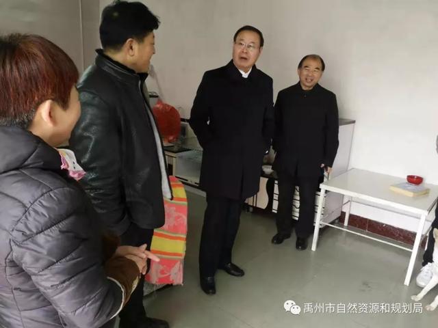 禹州市自然资源和规划局局领导节前看望慰问驻村队员和贫困户 禹州市自然资源和规划局局领导节前看望慰问驻村队员和贫困户