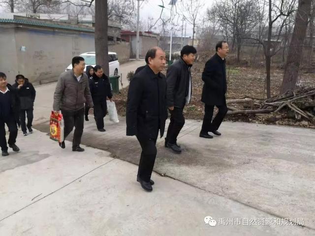 禹州市自然资源和规划局局领导节前看望慰问驻村队员和贫困户 禹州市自然资源和规划局局领导节前看望慰问驻村队员和贫困户