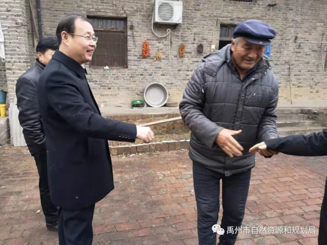 禹州市自然资源和规划局局领导节前看望慰问驻村队员和贫困户 禹州市自然资源和规划局局领导节前看望慰问驻村队员和贫困户