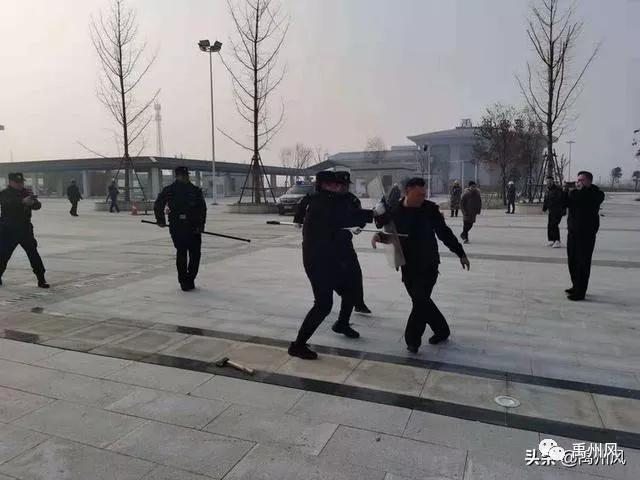 禹州市公安局特警大队开展防暴反恐应急处置演练 禹州市公安局特警大队开展防暴反恐应急处置演练
