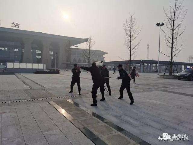禹州市公安局特警大队开展防暴反恐应急处置演练 禹州市公安局特警大队开展防暴反恐应急处置演练