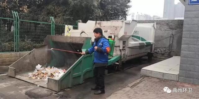 禹州环卫:干干净净迎新年 这些人“拼了” 禹州环卫:干干净净迎新年 这些人“拼了”