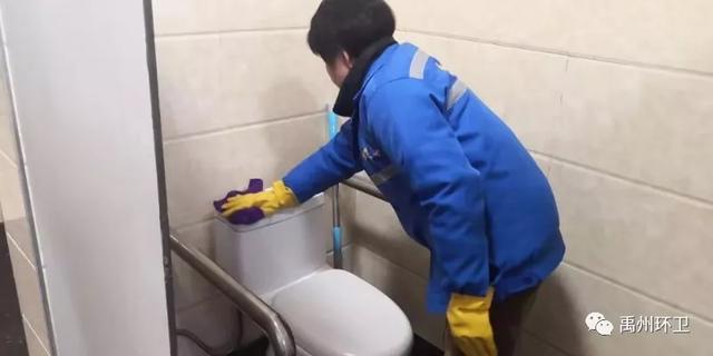 禹州环卫:干干净净迎新年 这些人“拼了” 禹州环卫:干干净净迎新年 这些人“拼了”