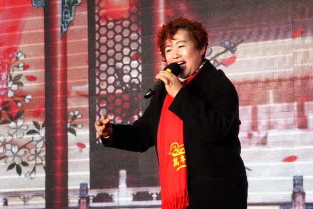 禹州市郭连镇闫楼社区春节联谊会火爆现场! 禹州市郭连镇闫楼社区春节联谊会火爆现场!