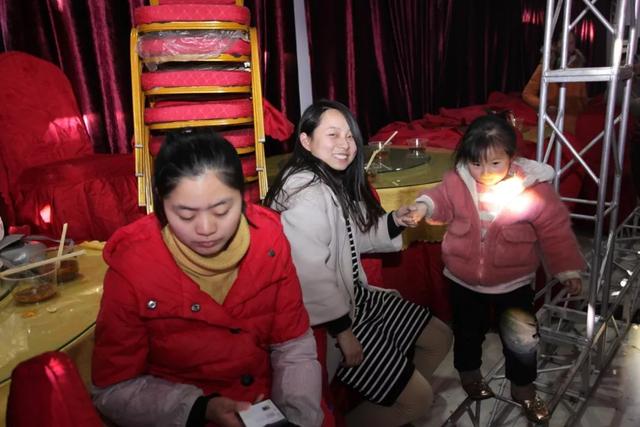 禹州市郭连镇闫楼社区春节联谊会火爆现场! 禹州市郭连镇闫楼社区春节联谊会火爆现场!