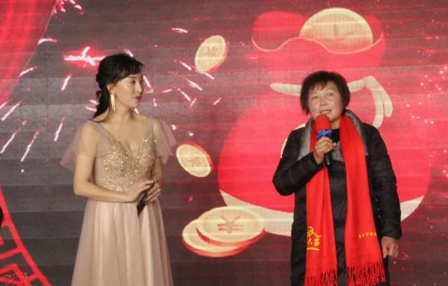 禹州市郭连镇闫楼社区春节联谊会火爆现场! 禹州市郭连镇闫楼社区春节联谊会火爆现场!