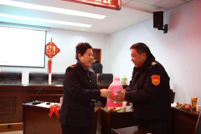 禹州公交举行迎新春茶话会 禹州公交举行迎新春茶话会