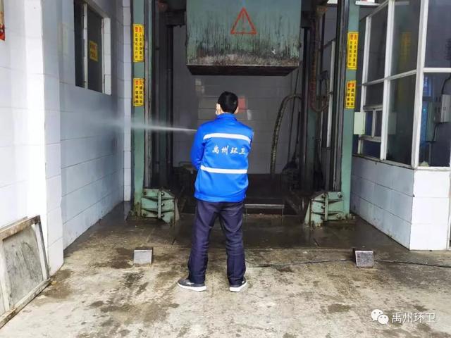 禹州环卫:静默坚守岗位,清洁消毒城市,共同阻击疫情 禹州环卫:静默坚守岗位,清洁消毒城市,共同阻击疫情