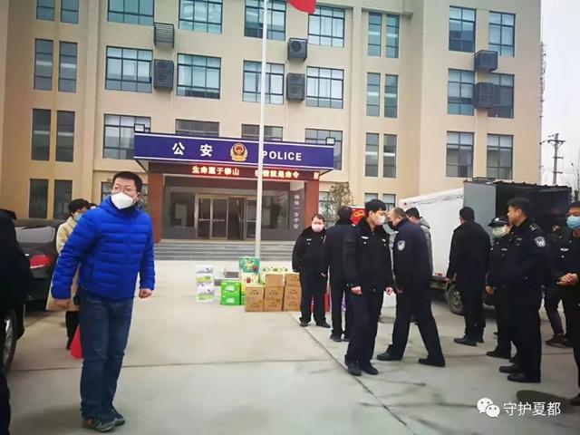警民同心战疫情,我们必胜! 警民同心战疫情,我们必胜!