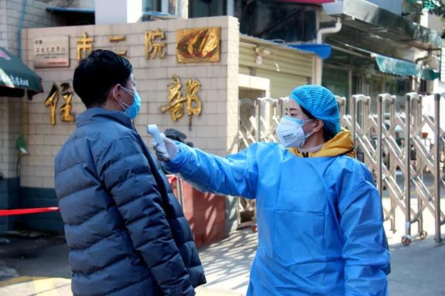 禹州二院“最美娘子军”:疫情防控战线上的“铿锵玫瑰” 禹州二院“最美娘子军”:疫情防控战线上的“铿锵玫瑰”
