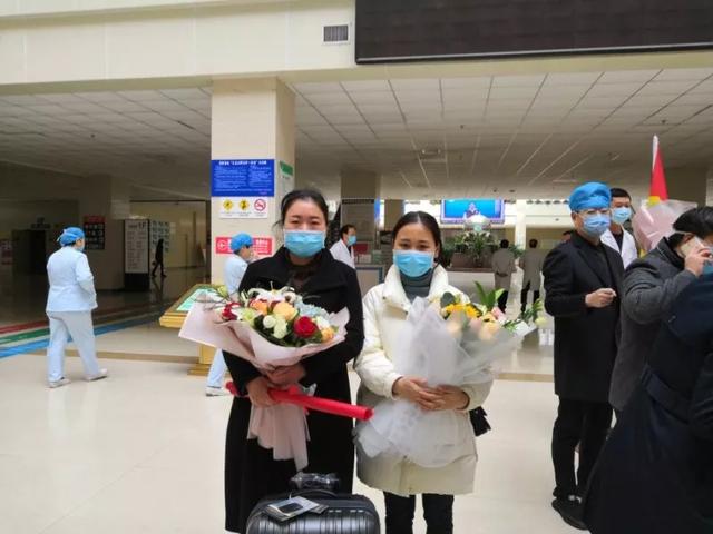 市委书记王宏武为禹州市支援湖北医疗队出征送行 市委书记王宏武为禹州市支援湖北医疗队出征送行