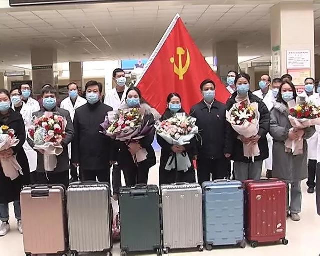 市委书记王宏武为禹州市支援湖北医疗队出征送行 市委书记王宏武为禹州市支援湖北医疗队出征送行