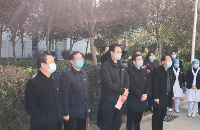 终于见到阳光了...今天禹州市隔离病区医护人员走出隔离区 终于见到阳光了...今天禹州市隔离病区医护人员走出隔离区