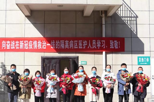 终于见到阳光了...今天禹州市隔离病区医护人员走出隔离区 终于见到阳光了...今天禹州市隔离病区医护人员走出隔离区